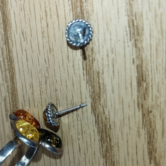 Baltic Amber ring and Earrings - Picture 4 of 6